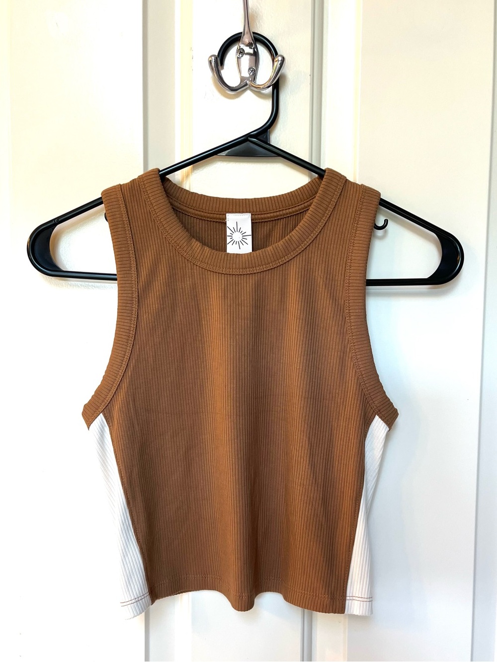 Offline by Aerie Tan and white ribbed cropped sleeveless top sz XS
